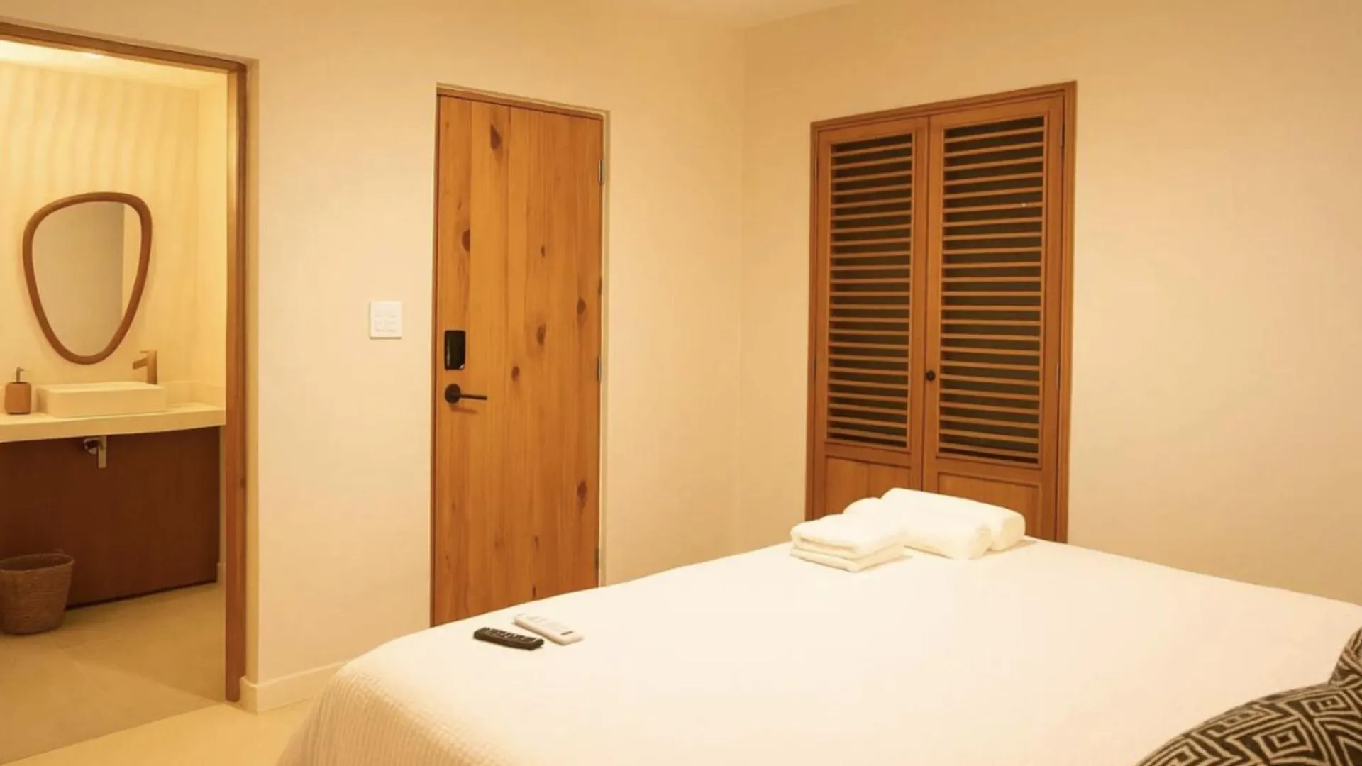 Couples Suites At Ocean Park Beach Club San Juan Guest house